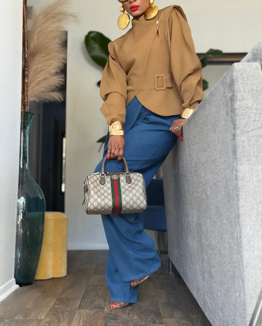 The Fitted Sculpted Jacket+Loose jeans