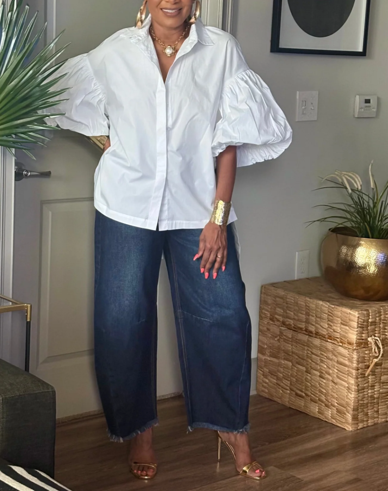 Asymmetrical puff sleeves shirt