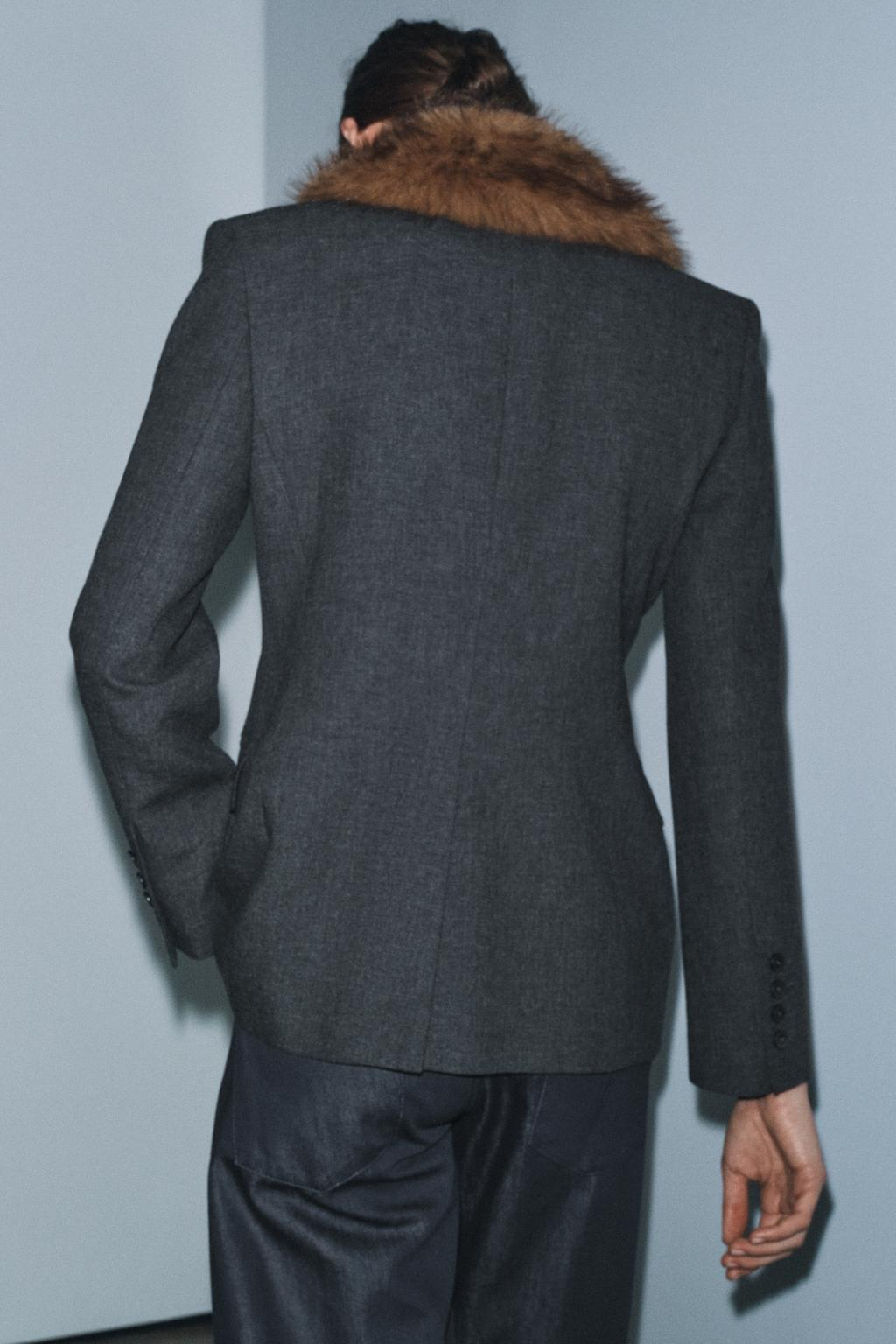Faux Fur Collar Fitted Blazer