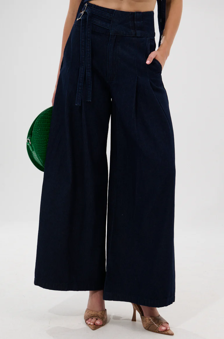 Snap-front sleeveless top + denim pants