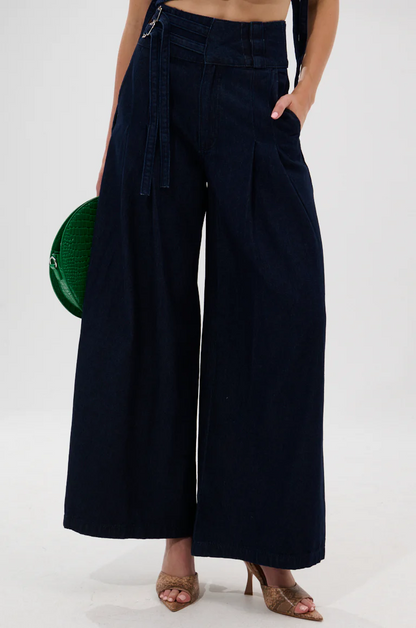 Snap-front sleeveless top + denim pants