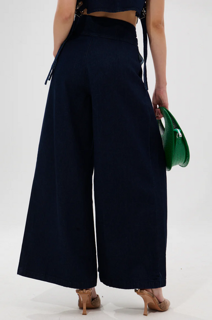 Snap-front sleeveless top + denim pants