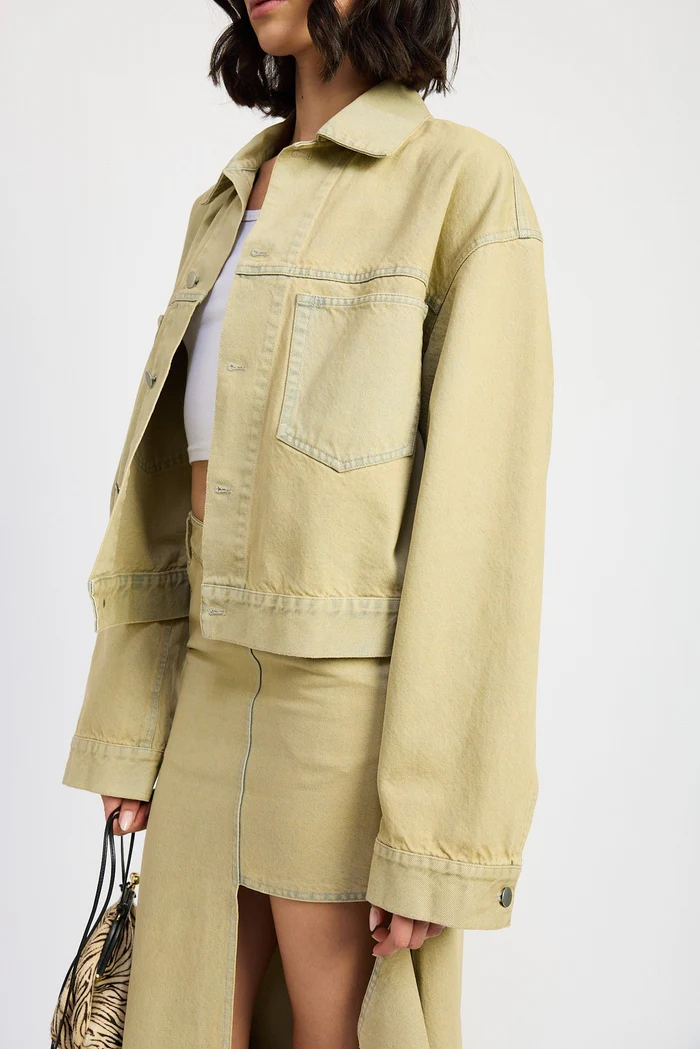 Relaxed Oversized denim jacket + asymmetrical skirt