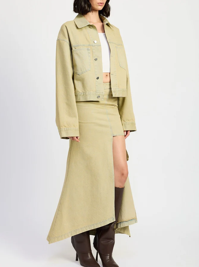 Relaxed Oversized denim jacket + asymmetrical skirt