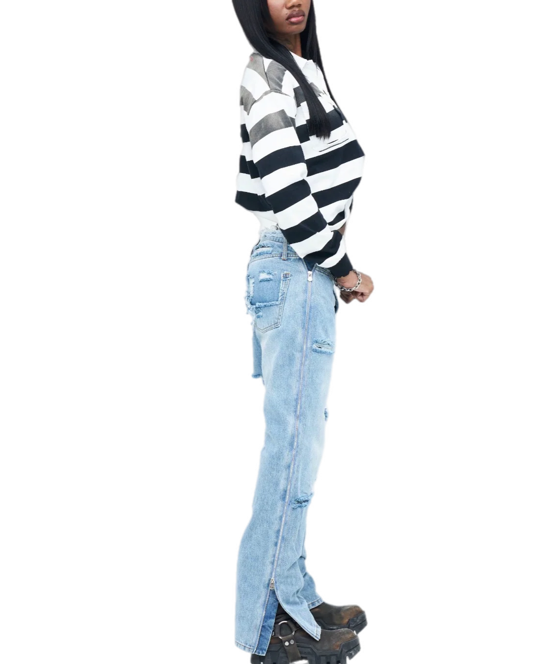 Low-rise loose distressed jeans