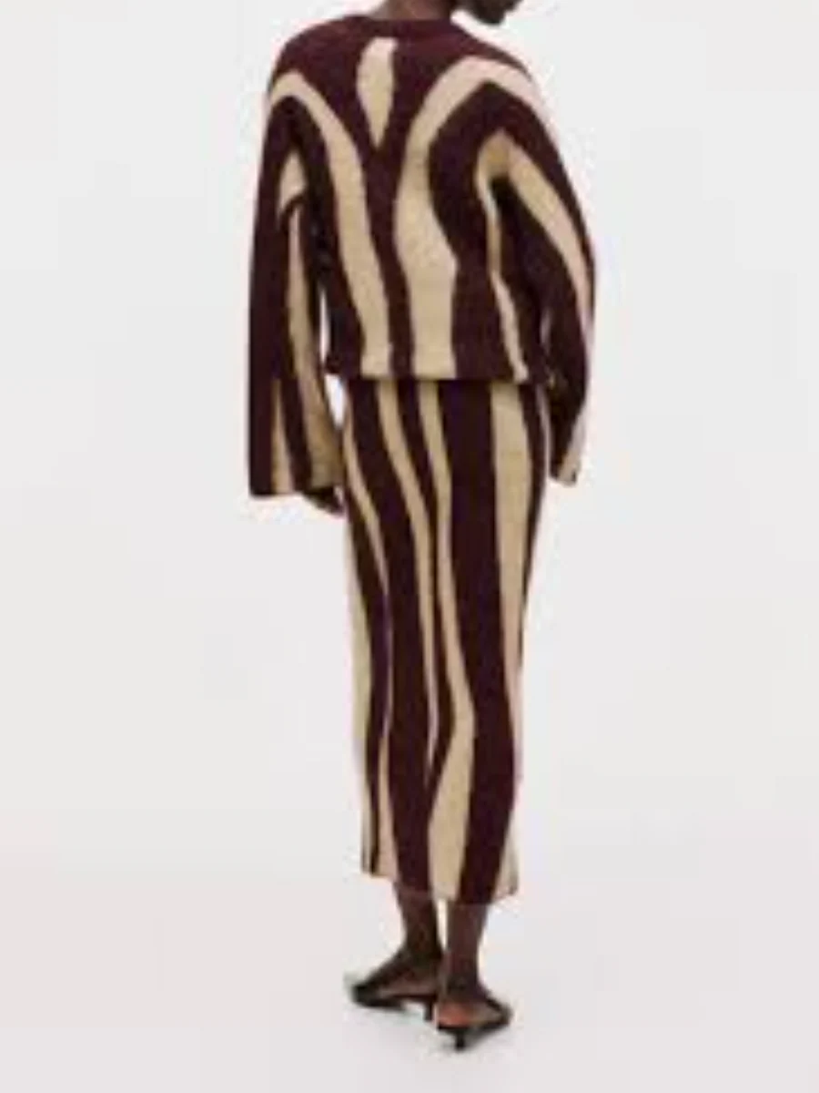 Contrast Color Coarse Stripe V-Neck Skirt Set