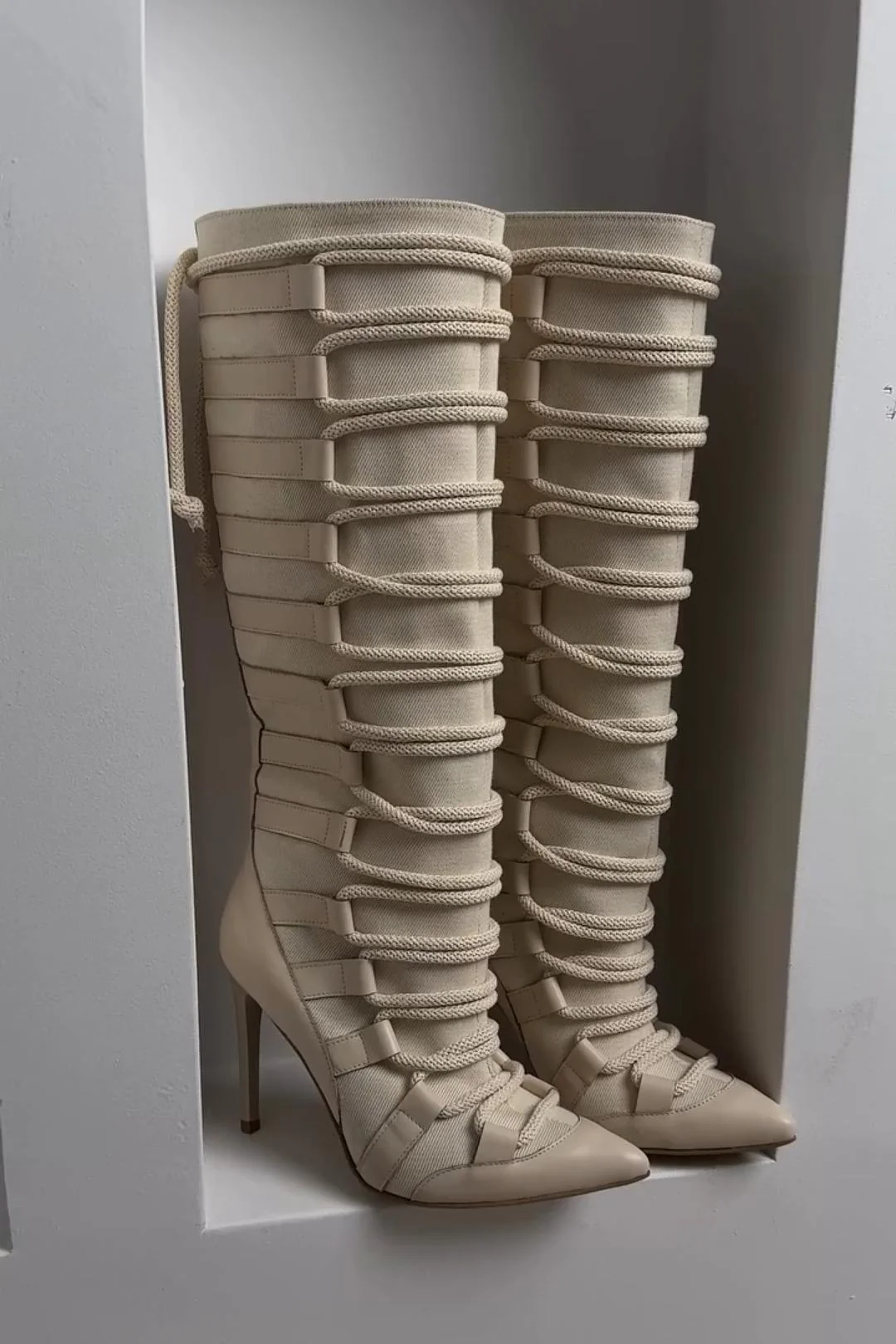 Long-strapped boots