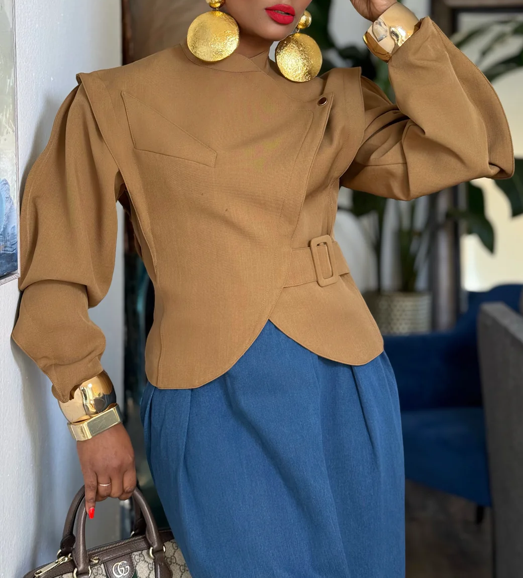 The Fitted Sculpted Jacket+Loose jeans