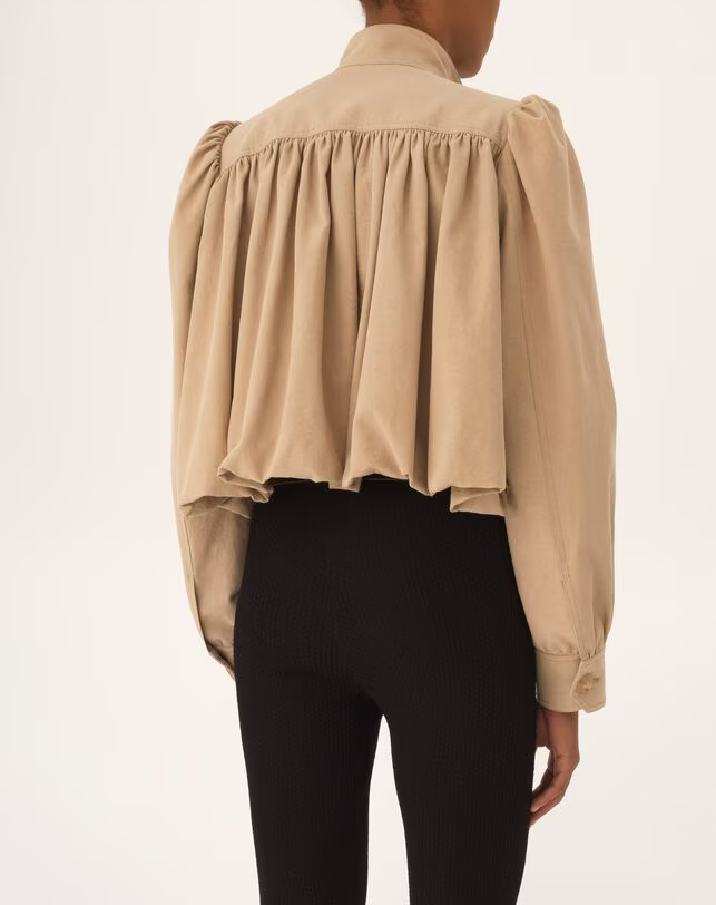 Front-buttoned pleated jacket
