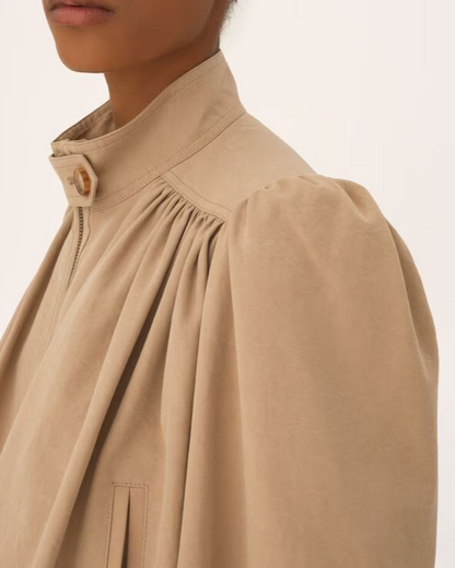 Front-buttoned pleated jacket
