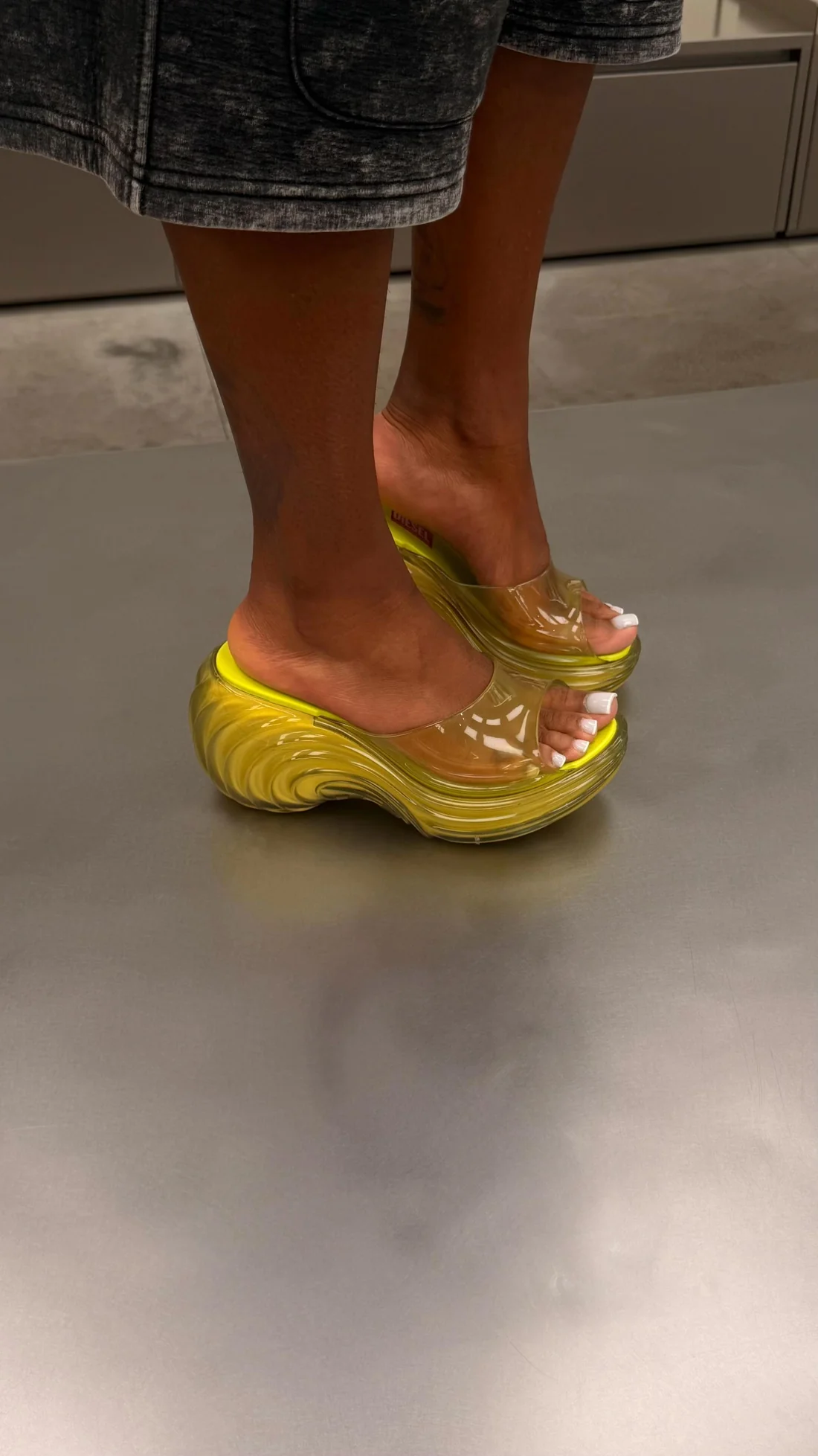 Open-toe platform shoes with wavy soles