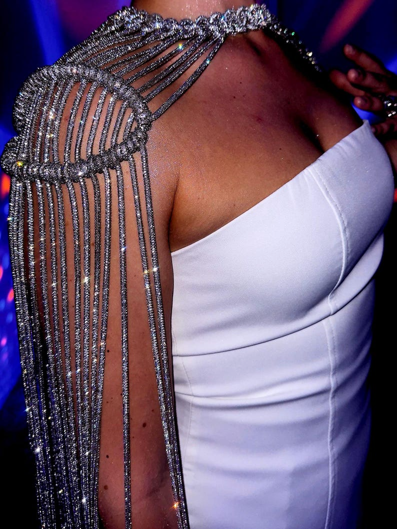 Rhinestone shoulder choker (20-25 in).