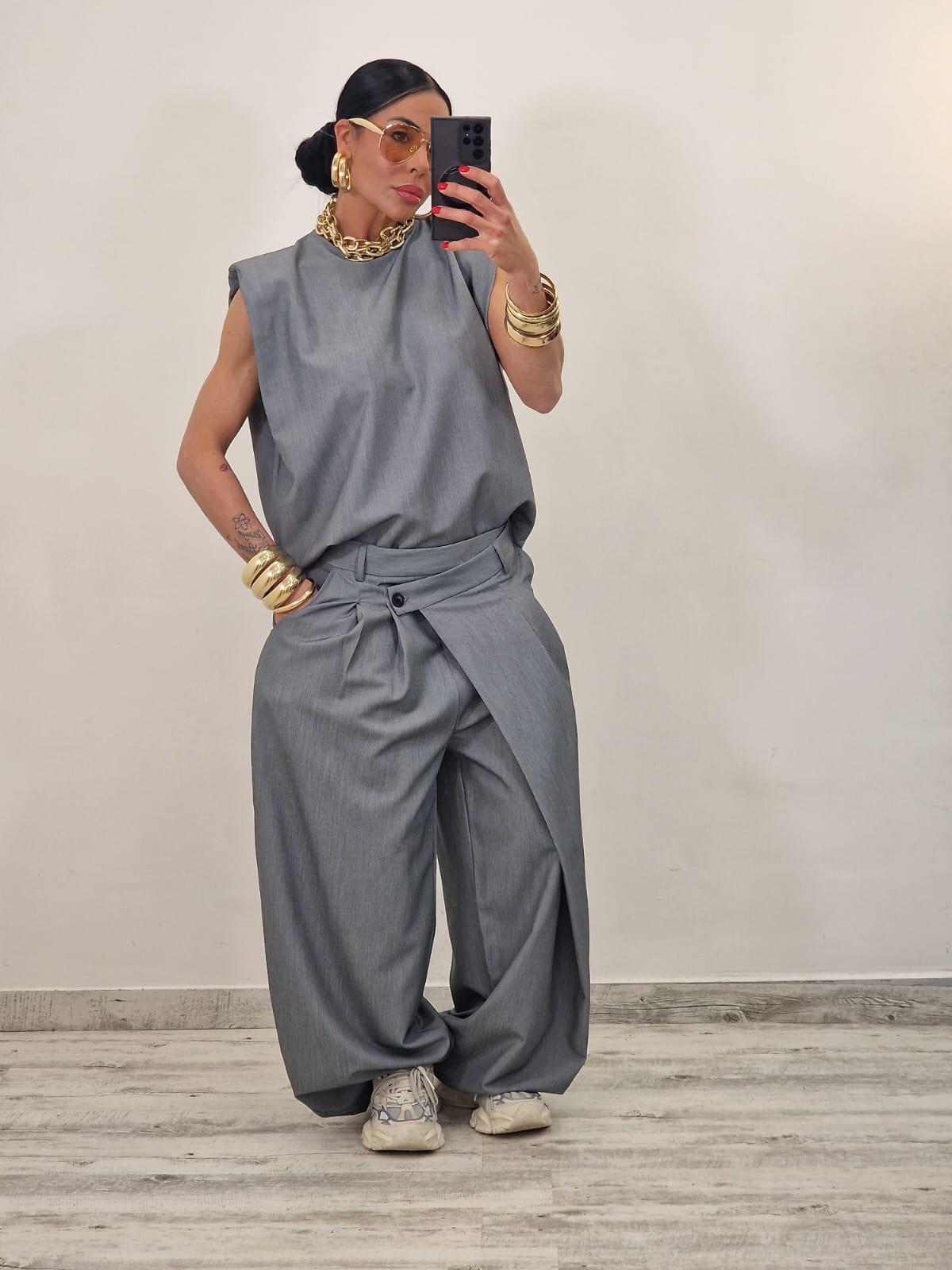 Sleeveless ruffled top + asymmetrical pants