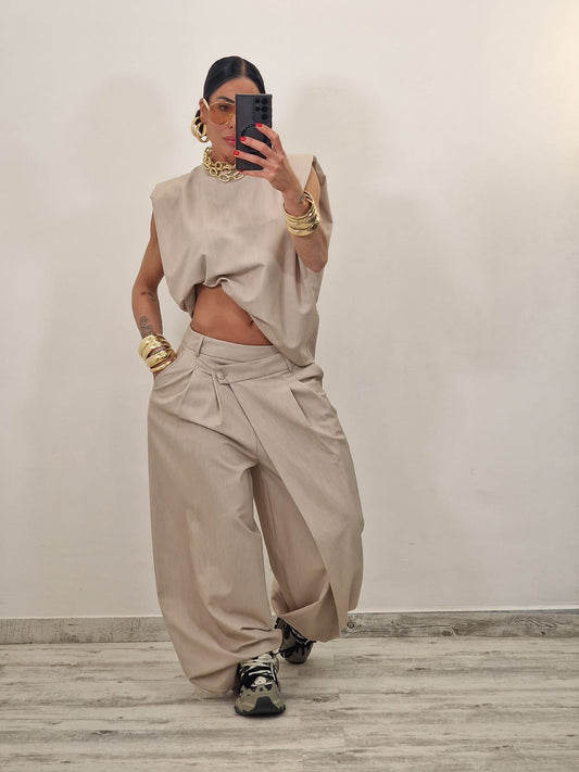 Sleeveless ruffled top + asymmetrical pants