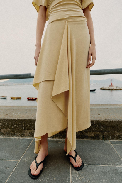 V-NECK TOP+ASYMMETRIC FLOWING SKIRT