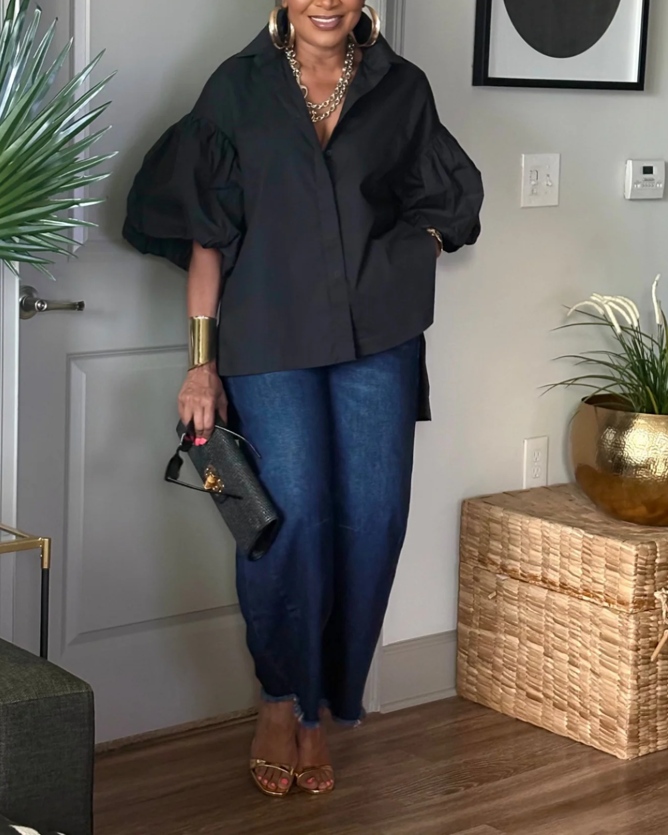 Asymmetrical puff sleeves shirt