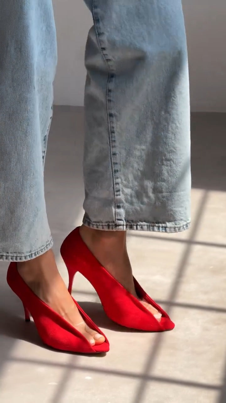 Asymmetrical high heels