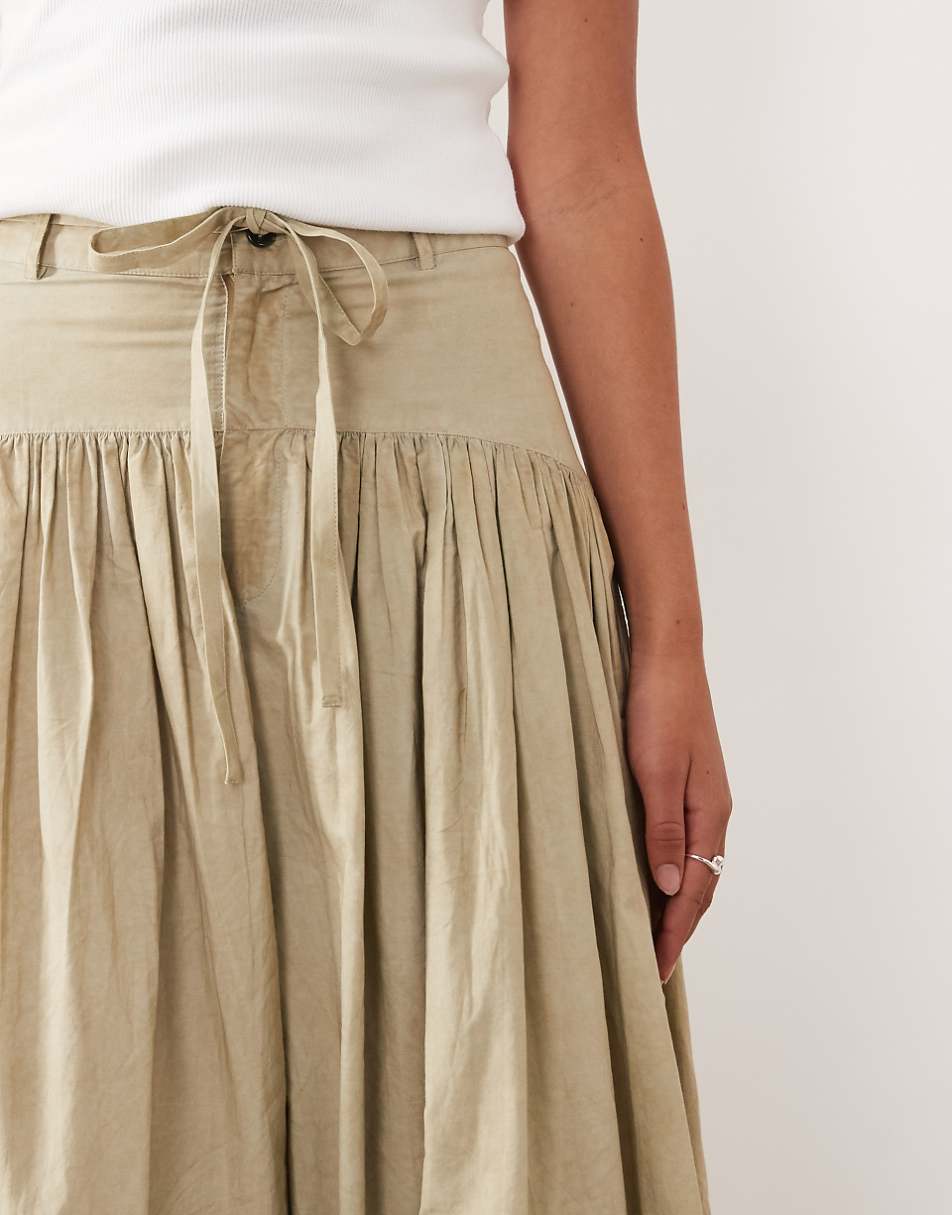 Pleated balloon leg pants