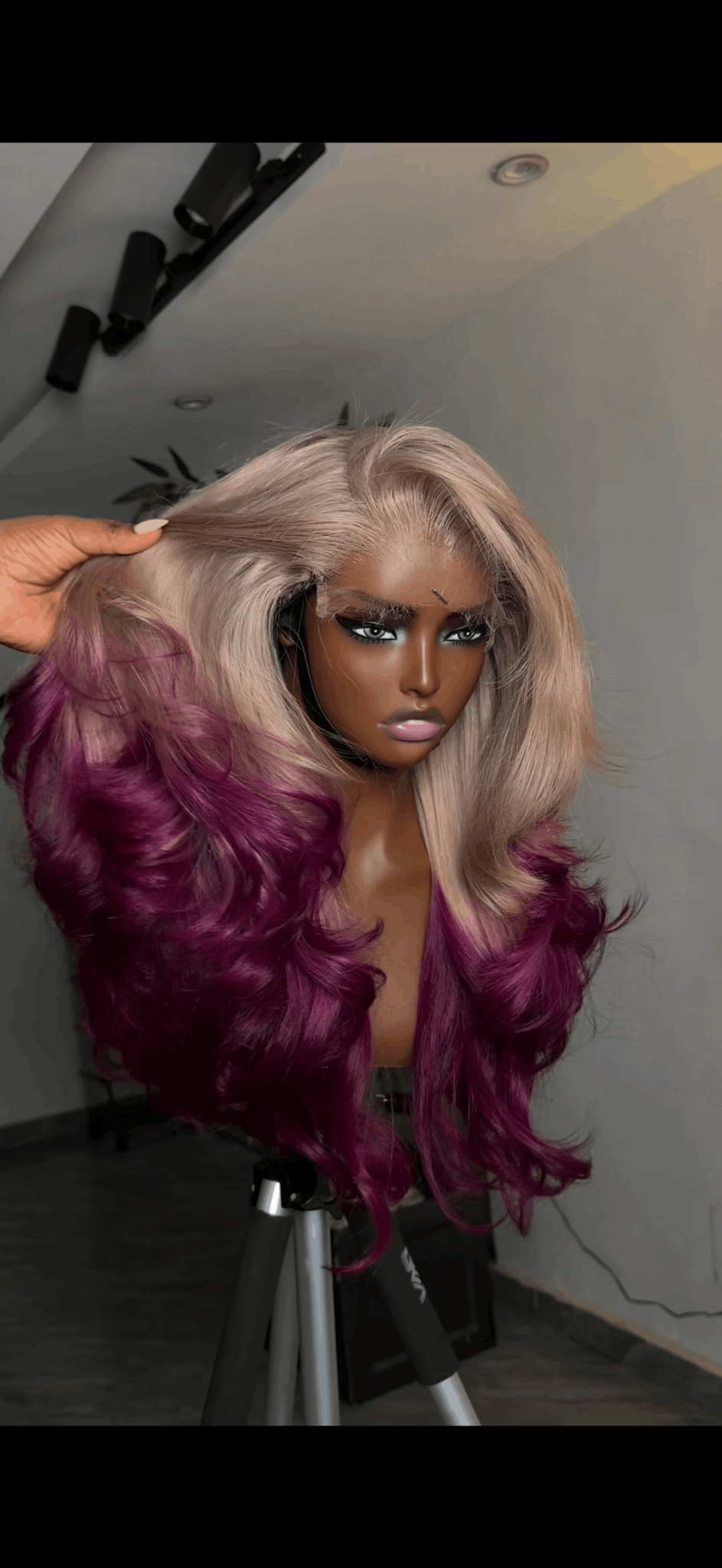 Blonde meets bold berry !